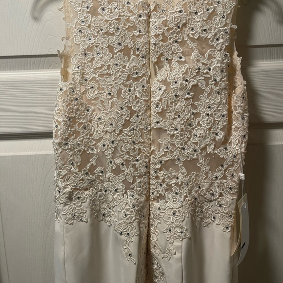 Woman’s Dress - Picture 5 of 5